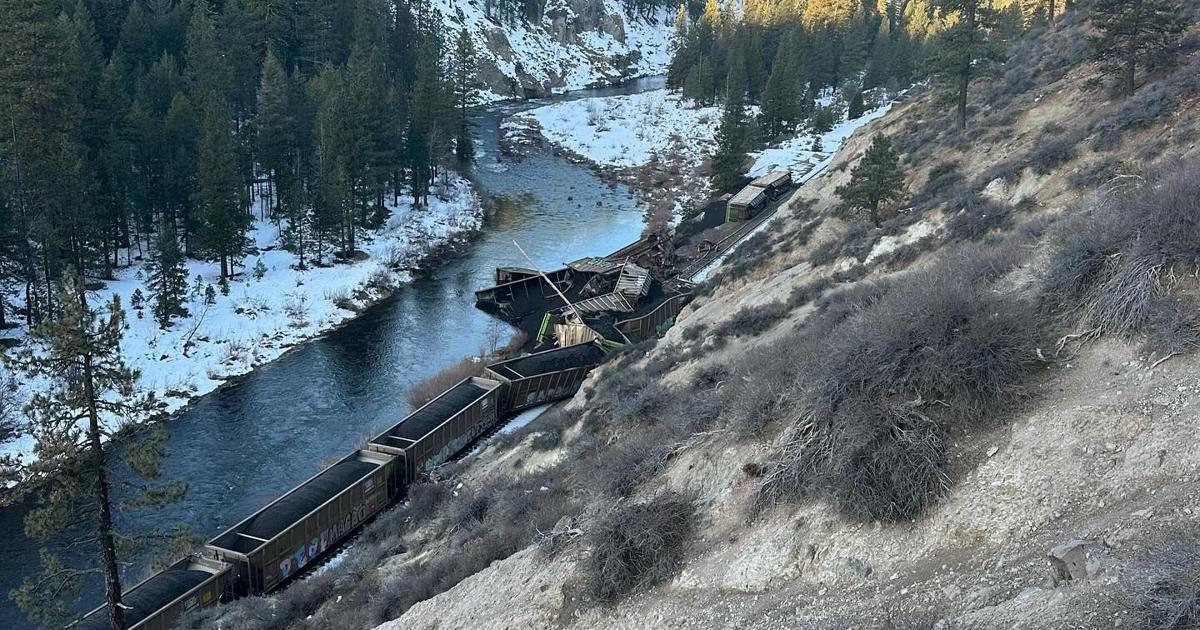 Clean up continues after a train wreck in Plumas County | News [Video]
