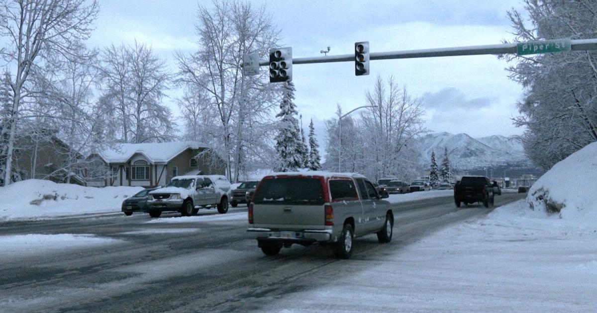 Snow slows the roads and wind cuts the power causing trouble in Anchorage | Homepage [Video]