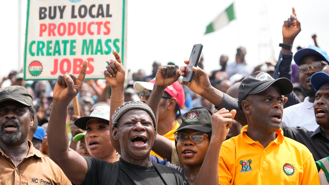 Nigerian labor unions strike over inflation, ailing economy [Video]