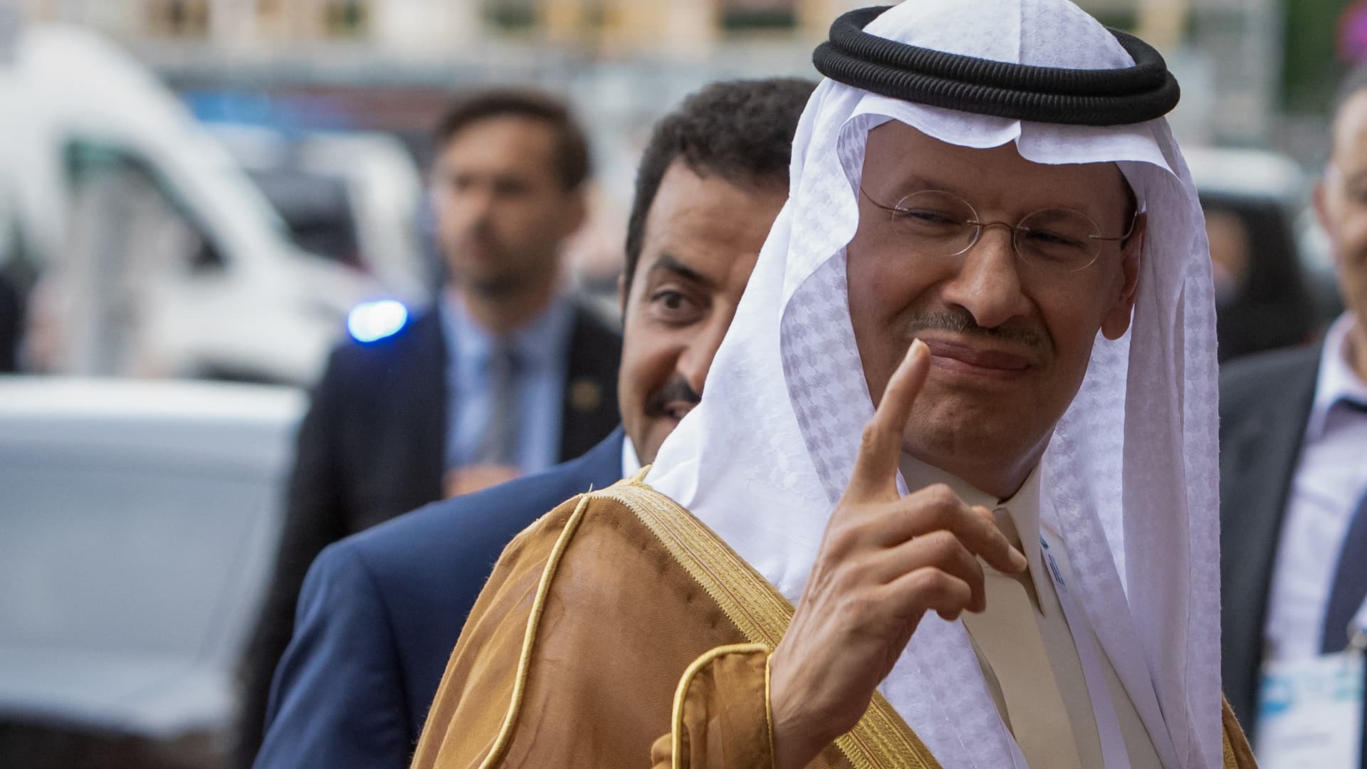 Saudi Arabia, Russia and several OPEC+ producers extend voluntary crude supply cuts until end of June [Video]