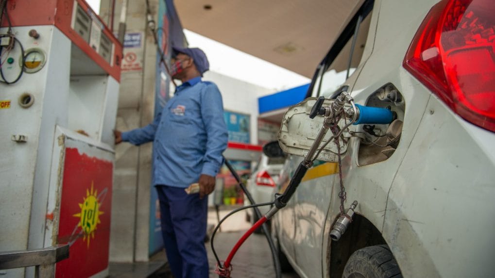 IGL cuts CNG prices in Delhi by Rs 2.5 per kg [Video]