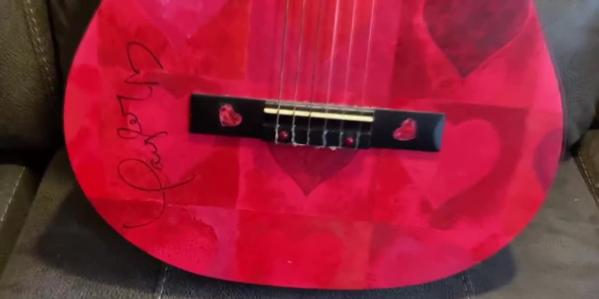 Swifties help bride who planned to sell signed guitar pay for wedding [Video]