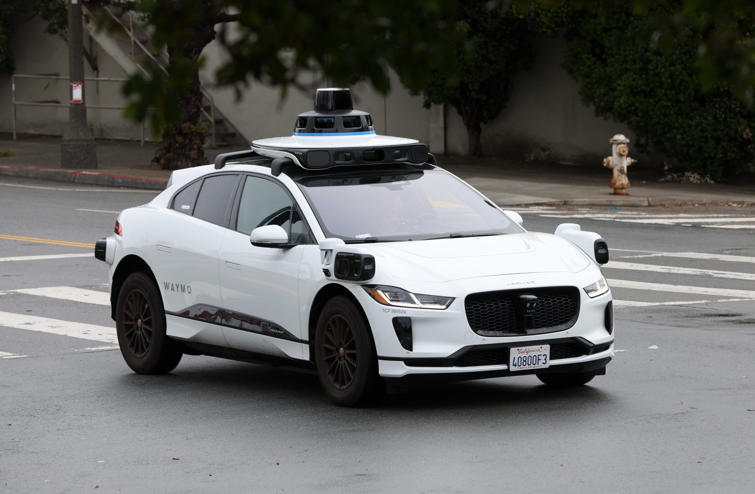 Free robotaxi rides are coming to L.A. [Video]