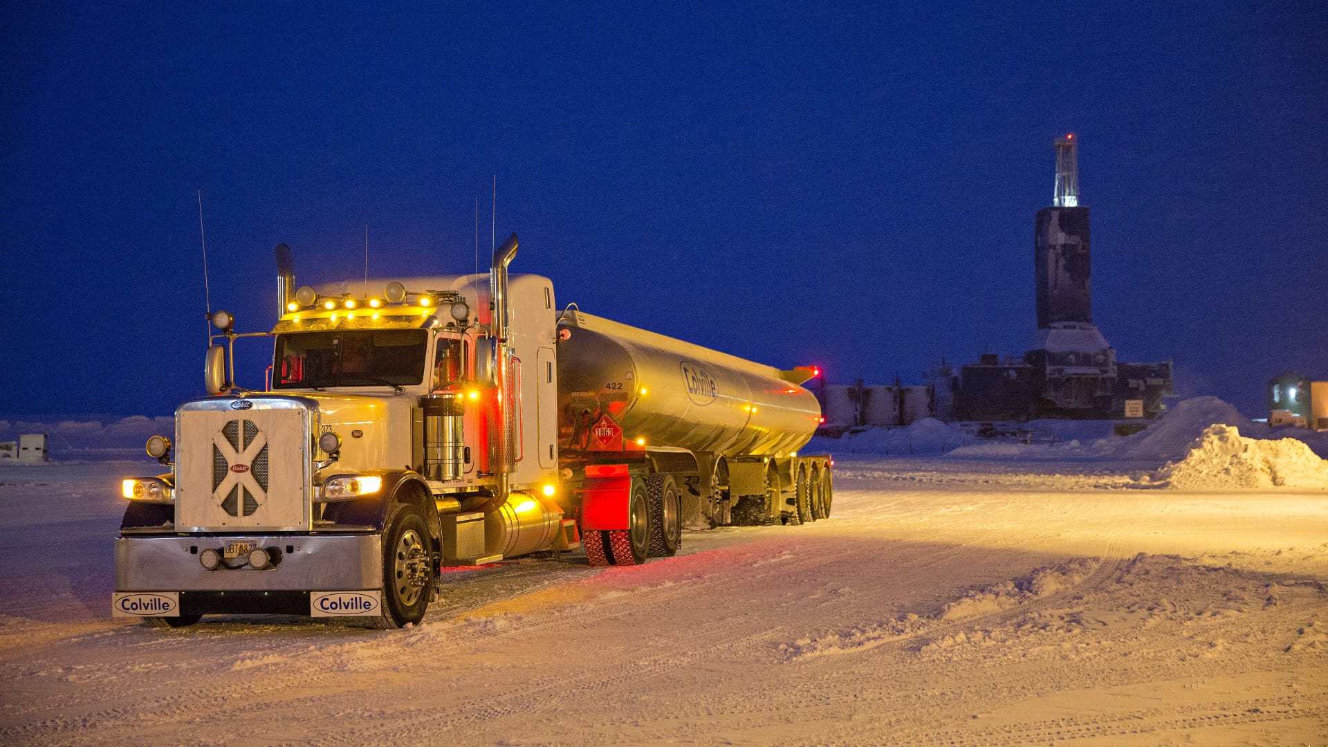 Alaska’s ice road oil truckers are in a boom, and causing a backlash [Video]