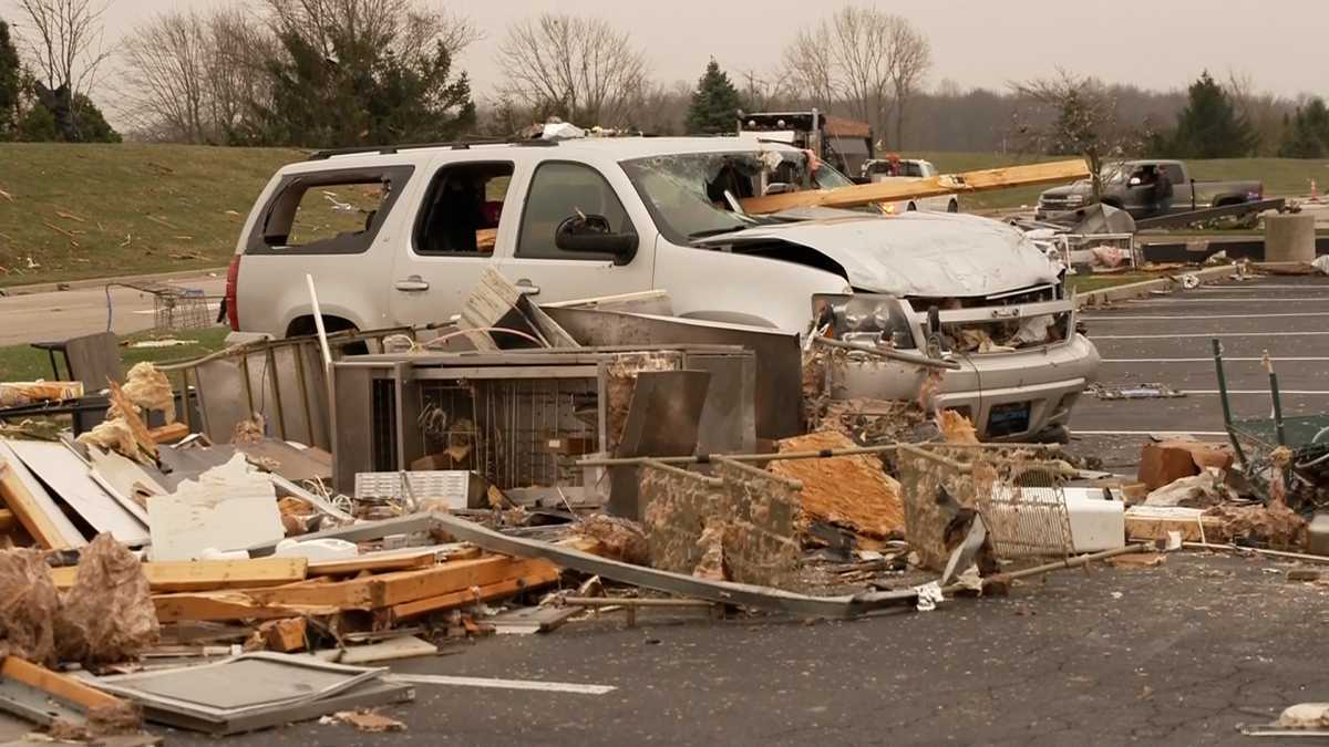 Severe storms with probable tornadoes kill at least 3 in the central US [Video]
