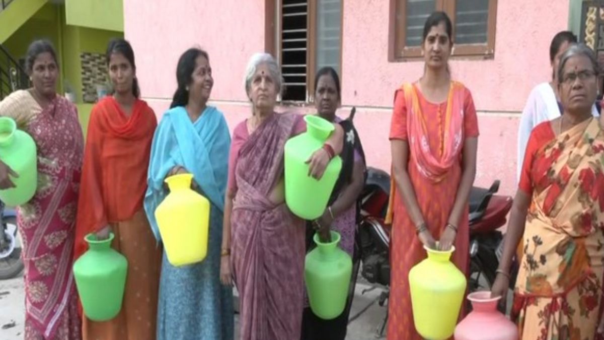 Bengaluru Water Crisis: Citizens Depend On RO Water Plant Amid Severe Drinking Water Shortage [Video]