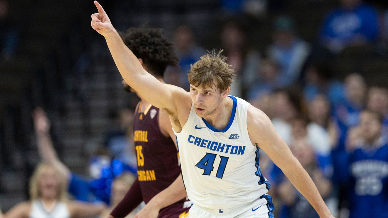 Creighton’s Isaac Traudt monitors glucose on the court to play college basketball with diabetes [Video]