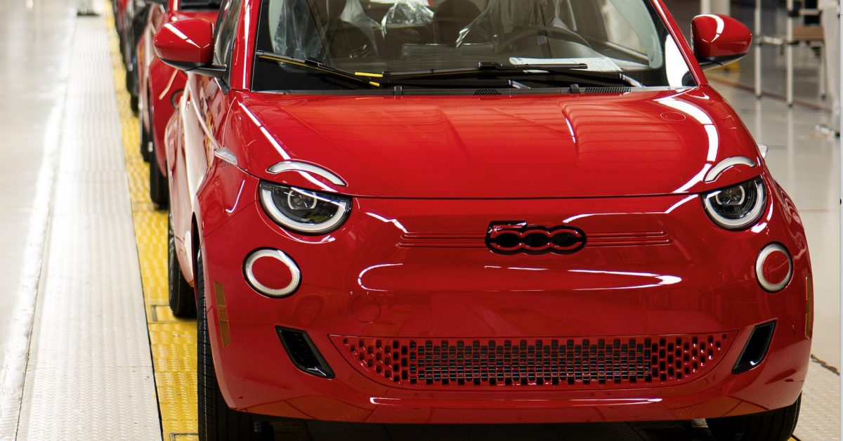 So much for ‘all-electric’  Fiat 500e may come with a gas engine [Video]