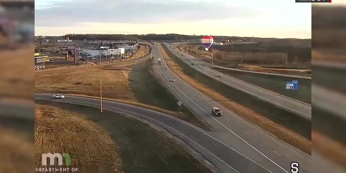 Caught on camera: Hot air balloon crashes into powerlines [Video]