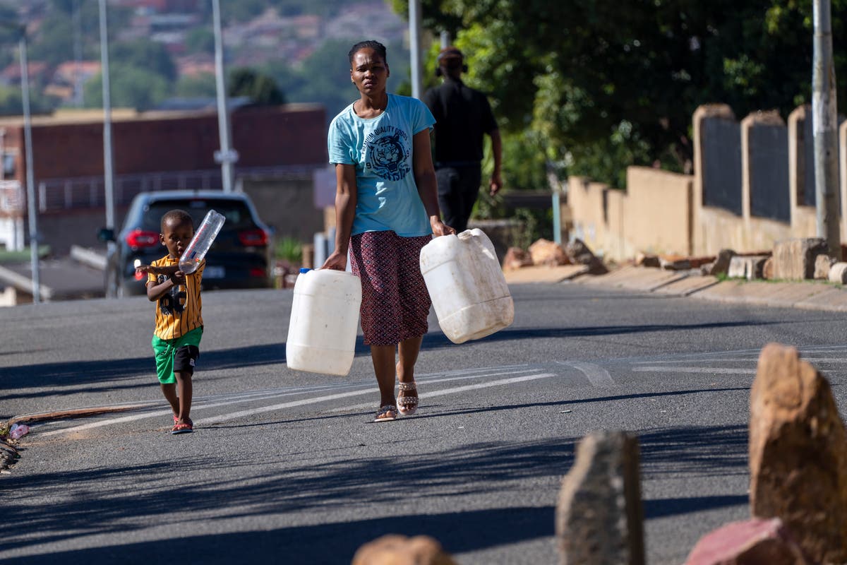 South Africa runs dry as largest city hit by unprecedented water crisis [Video]