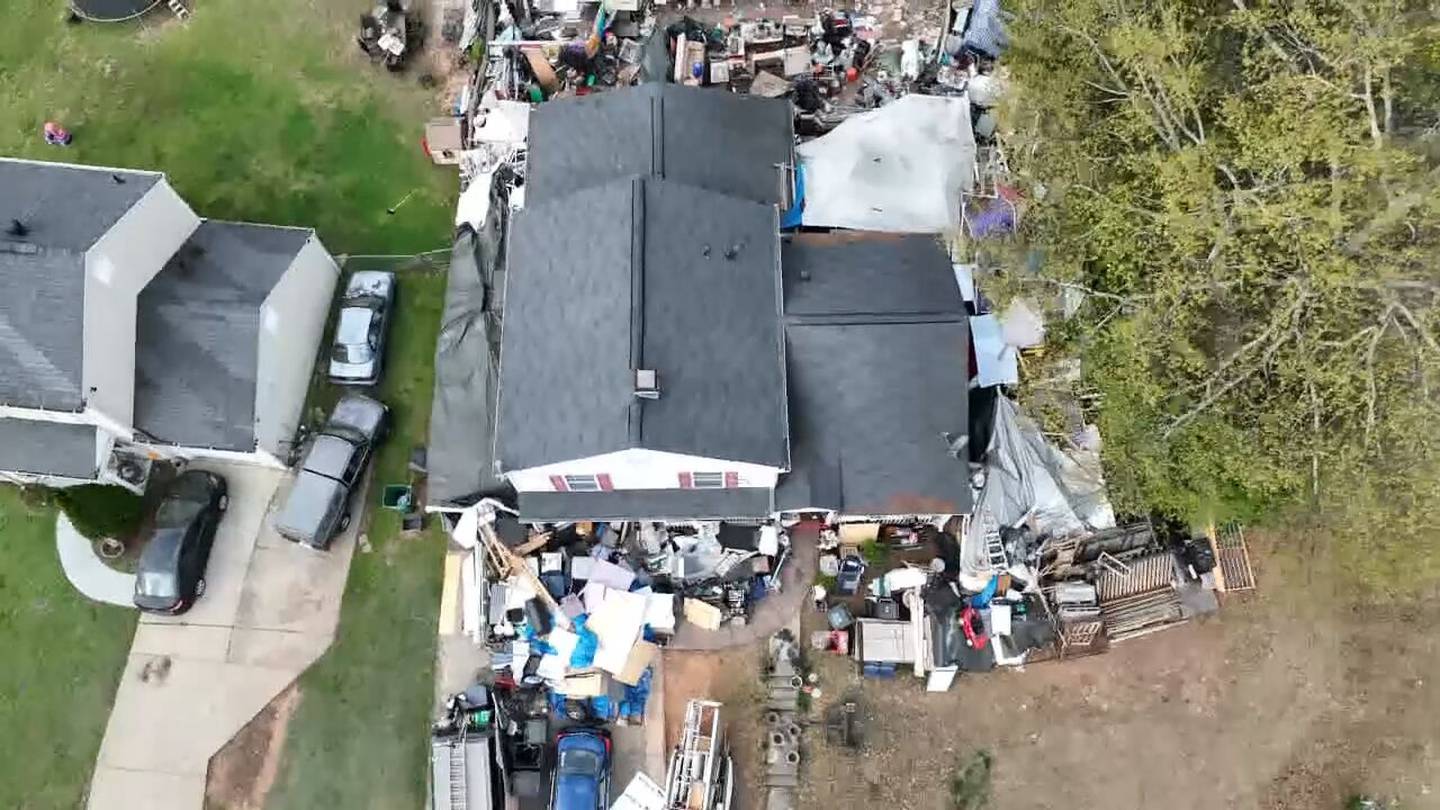 Junk-filled yard in Gwinnett a nuisance to neighbors  WSB-TV Channel 2 [Video]