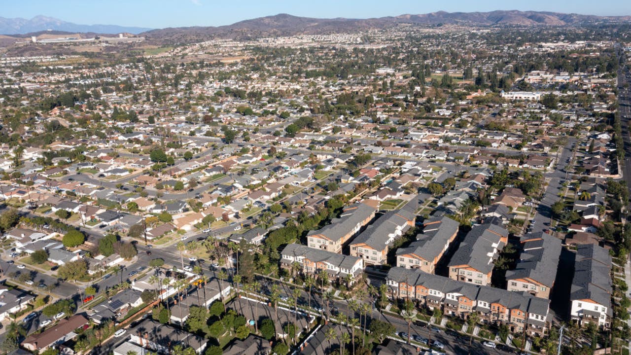 10 safest cities in California, according to PropertyClub [Video]
