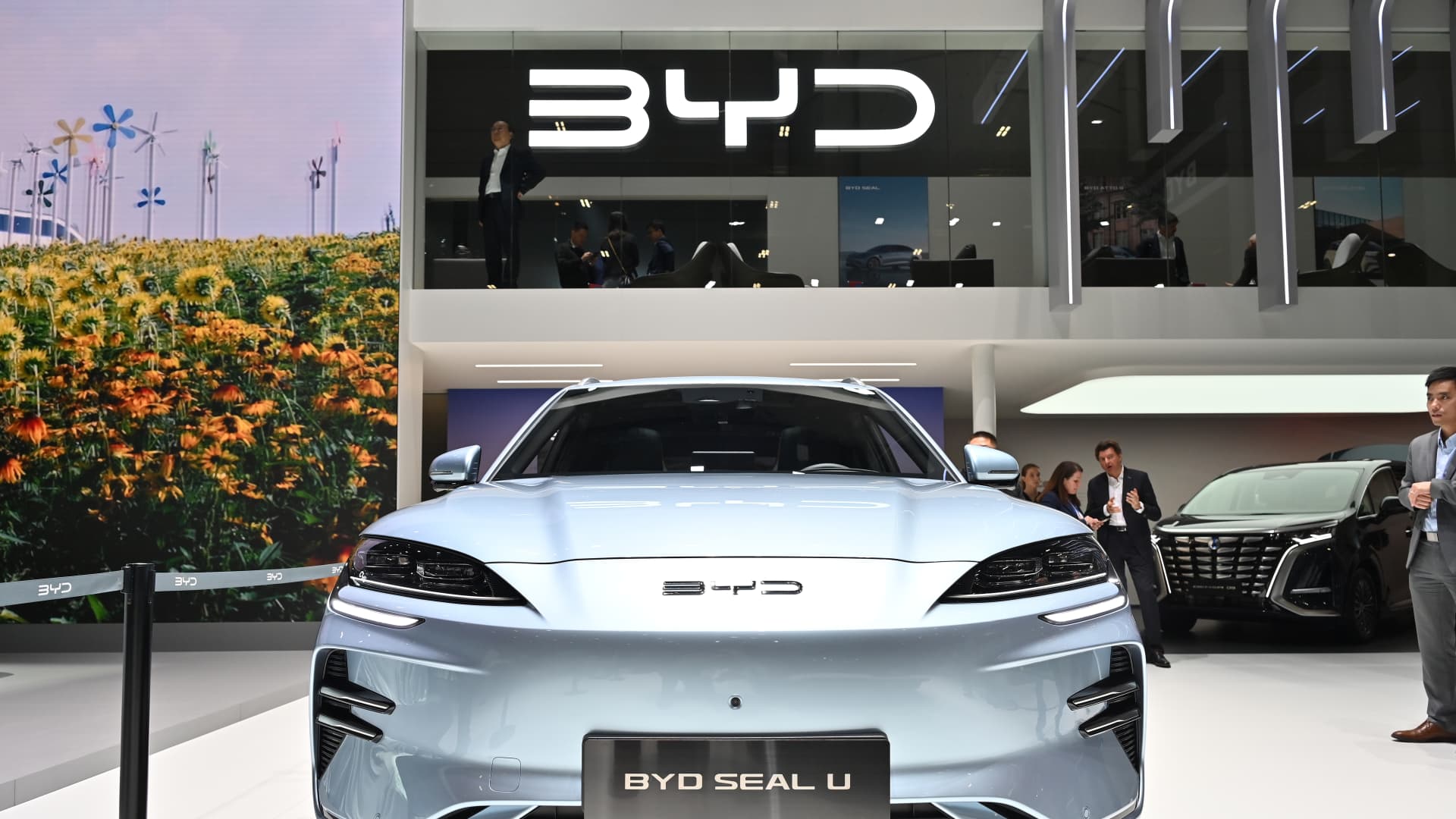 How BYD grew from a battery maker to EV juggernaut, overtaking Tesla [Video]