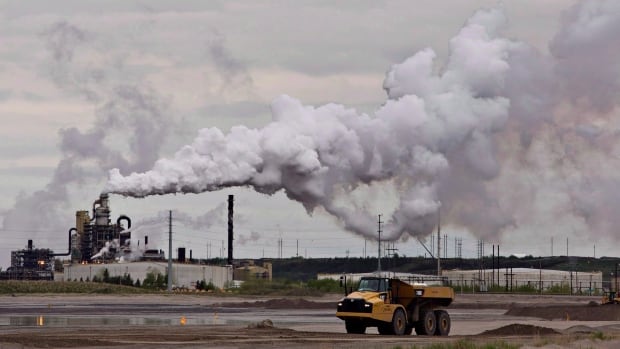 Premiers Higgs, Smith call on MPs to abandon carbon pricing program [Video]