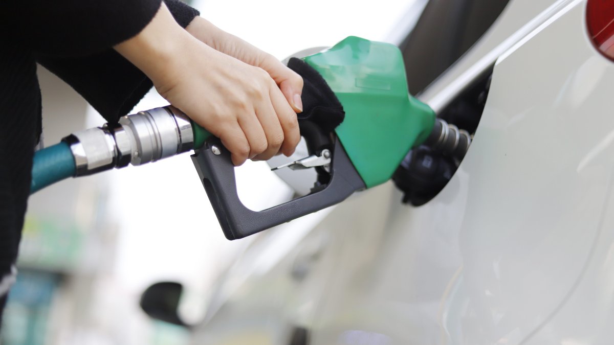 San Diegos average gas price rises 9 cents in a week  NBC 7 San Diego [Video]