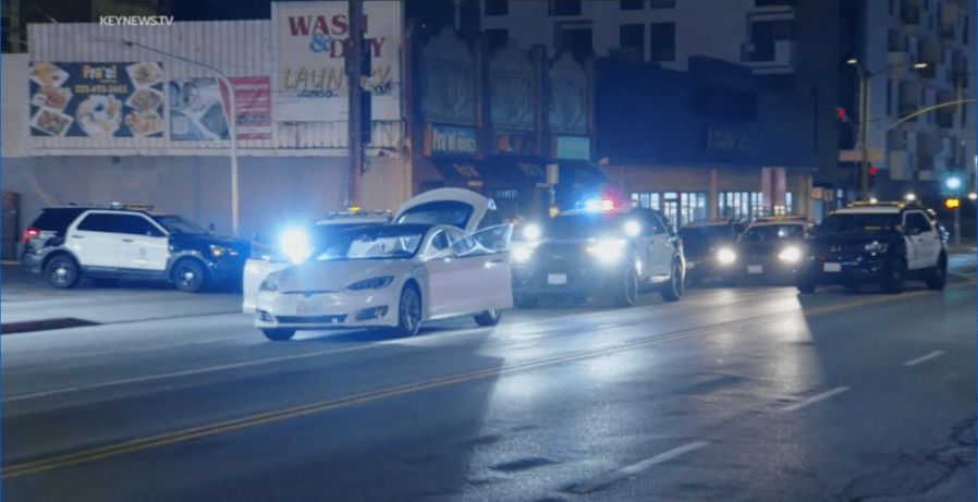 Stolen Teslas battery runs out during police chase [Video]