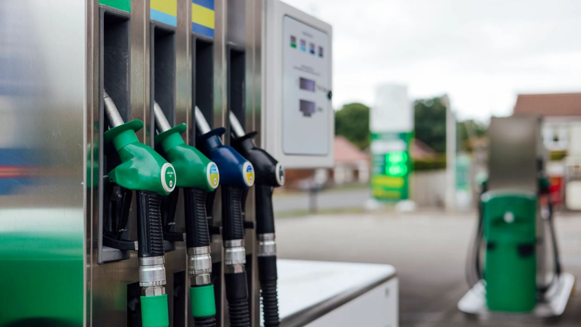 Thousands of Irish drivers warned as fuel hike sees prices surge across the country overnight [Video]