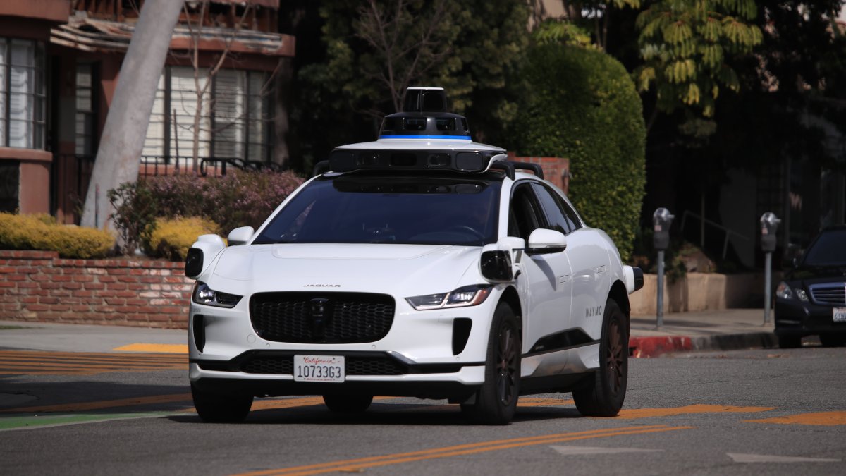 Uber Eats now uses Waymos self-driving cars to offer driverless deliveries  NBC Bay Area [Video]