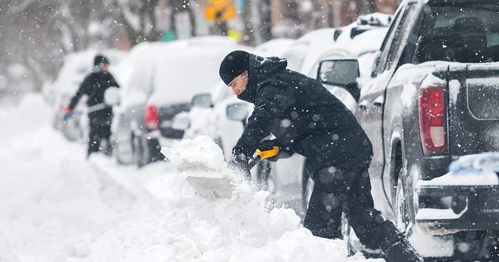 Hundreds of thousands without power as spring storm hits Quebec, Ontario [Video]