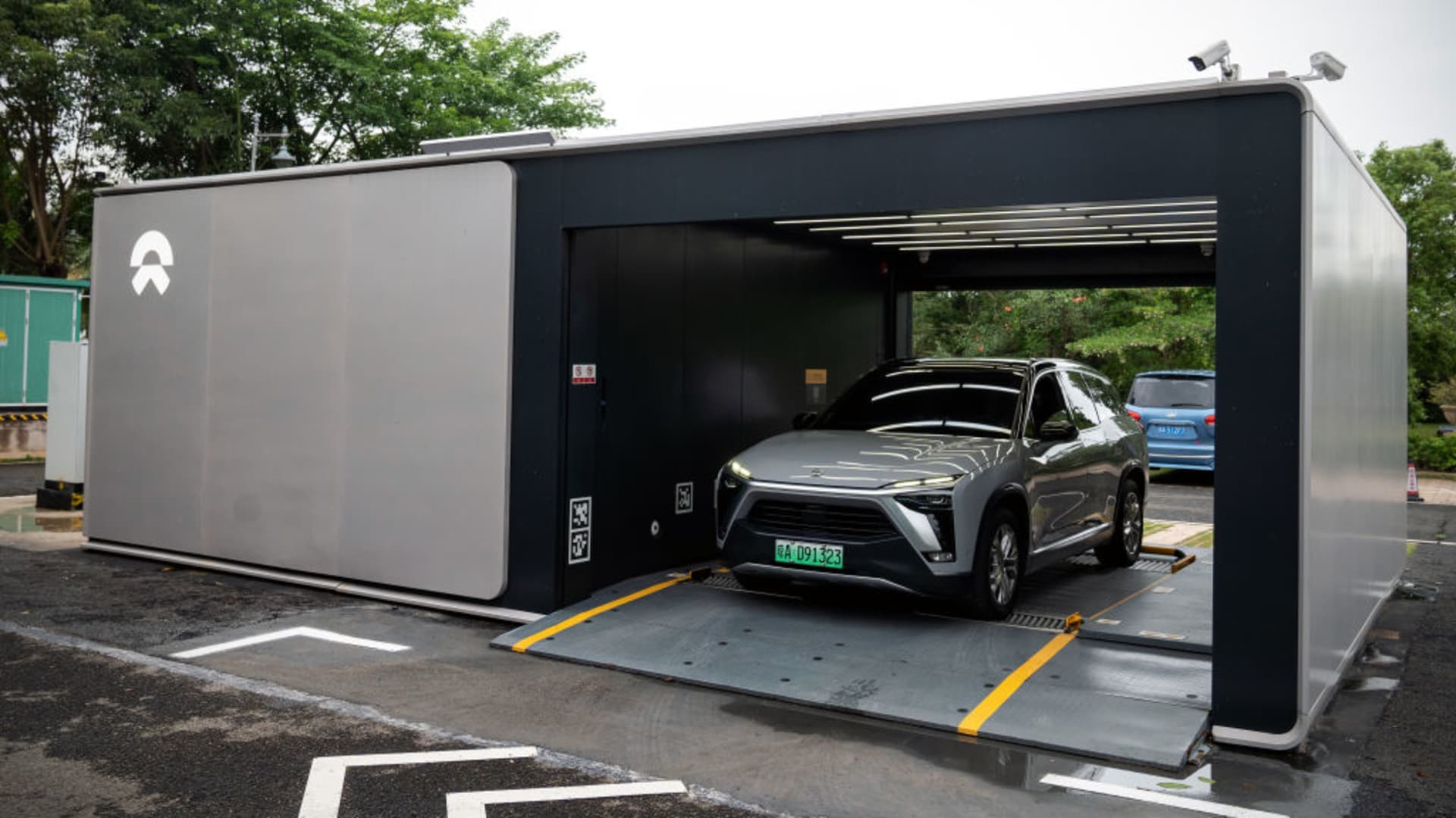 China’s Nio to expand battery swap services to gain EV infra edge [Video]