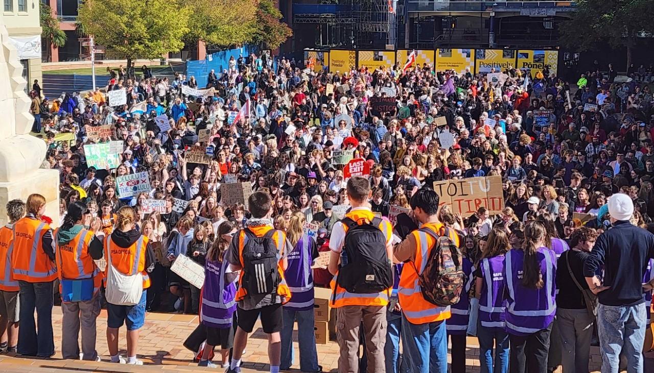 As it happened: School Strike 4 Climate march across country [Video]