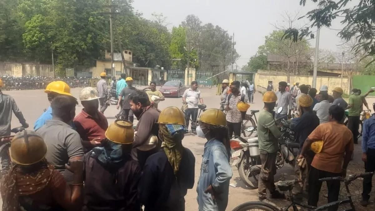 Bokaro Steel Plant News: Stampede-Like Situation At SAIL Steel Plant After Rumours Of Gas Leak From Hot Strip Mill [Video]