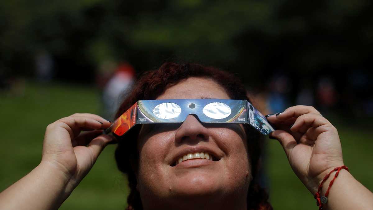 What to expect during Monday’s total solar eclipse [Video]