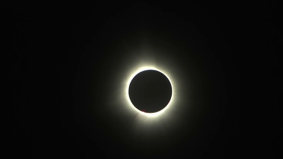 Ryan Hanrahan and Bob Maxon describe experiencing total solar eclipse  NBC Connecticut [Video]