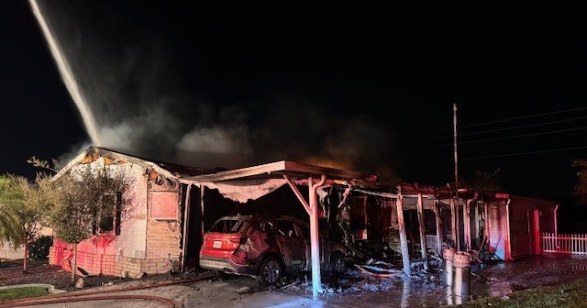 2 people in critical condition after mobile home fire in Winter Haven [Video]
