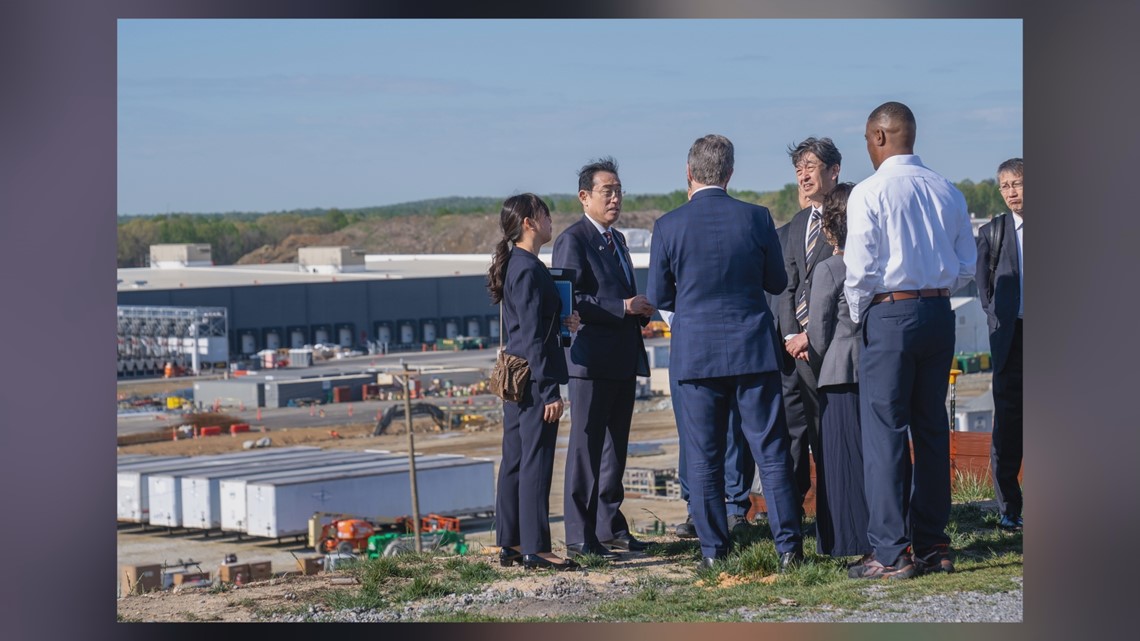 Japanese Prime Minister visits Toyota battery plant and HondaJet [Video]