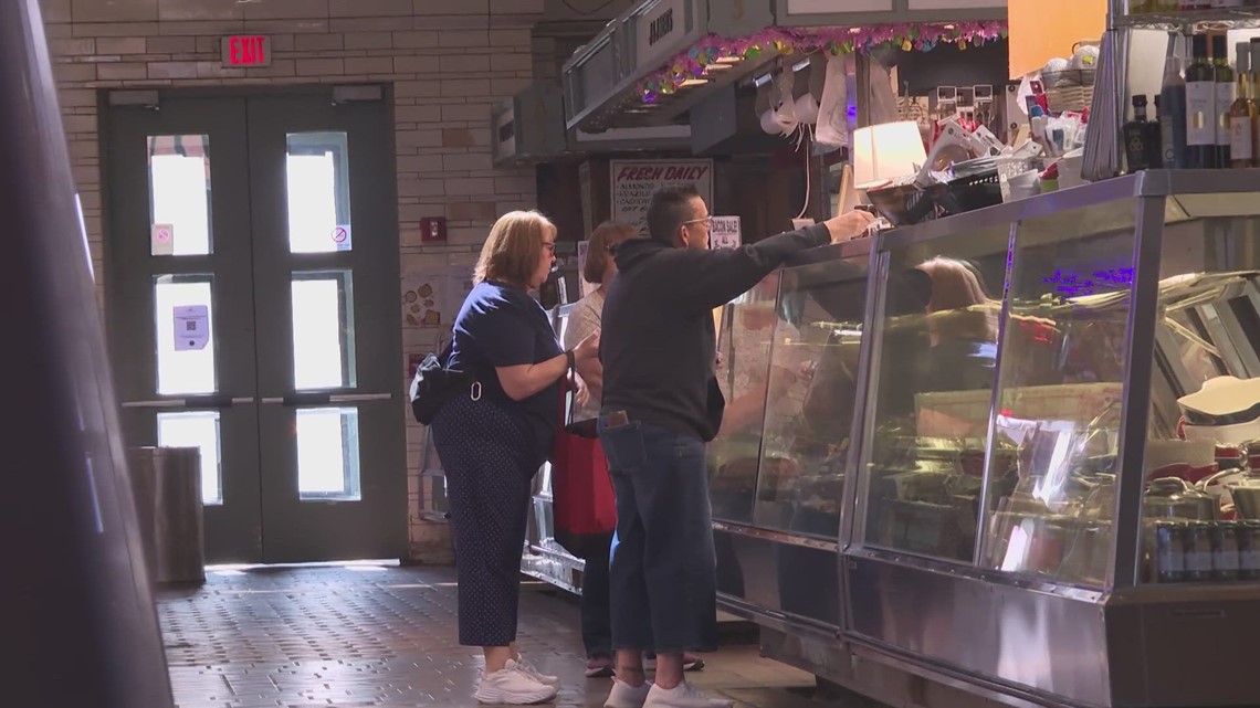 West Side Market in Cleveland closes market hall after high winds cause power failure [Video]
