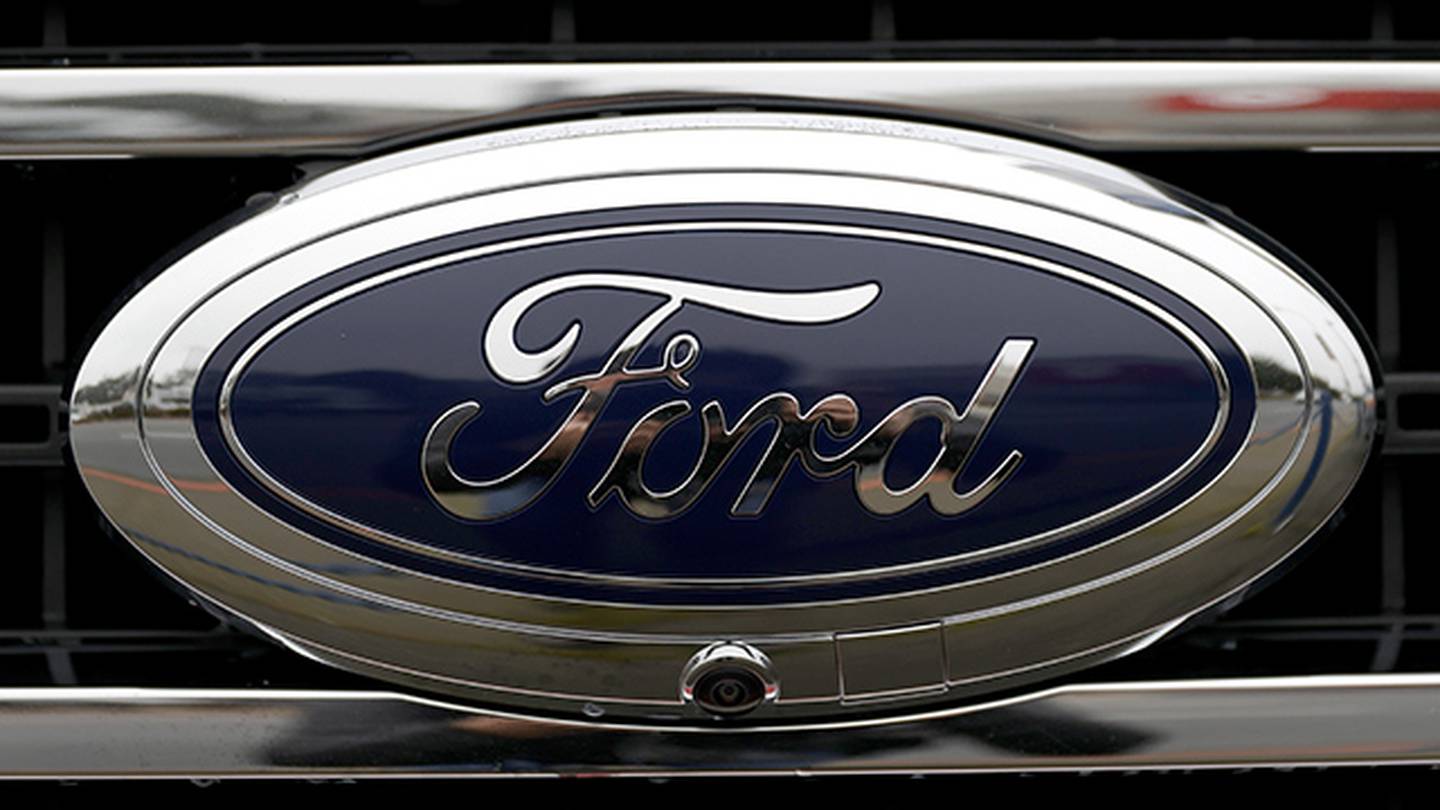 Ford recalling more than 450,000 pickups, SUVs  Boston 25 News [Video]