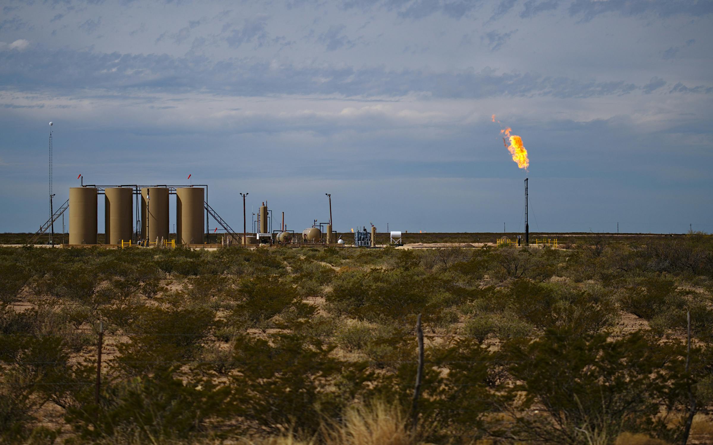 Permian Producers Will Pay You to Haul Their Natural Gas Away [Video]