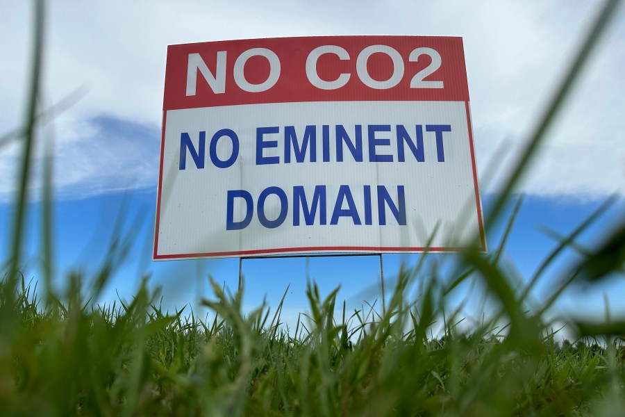 Illinois environmentalists, business groups clash over carbon capture pipeline proposals [Video]