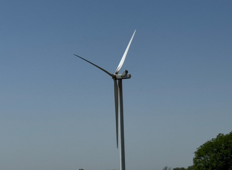 Kay County family frustrated by wind turbine leak [Video]