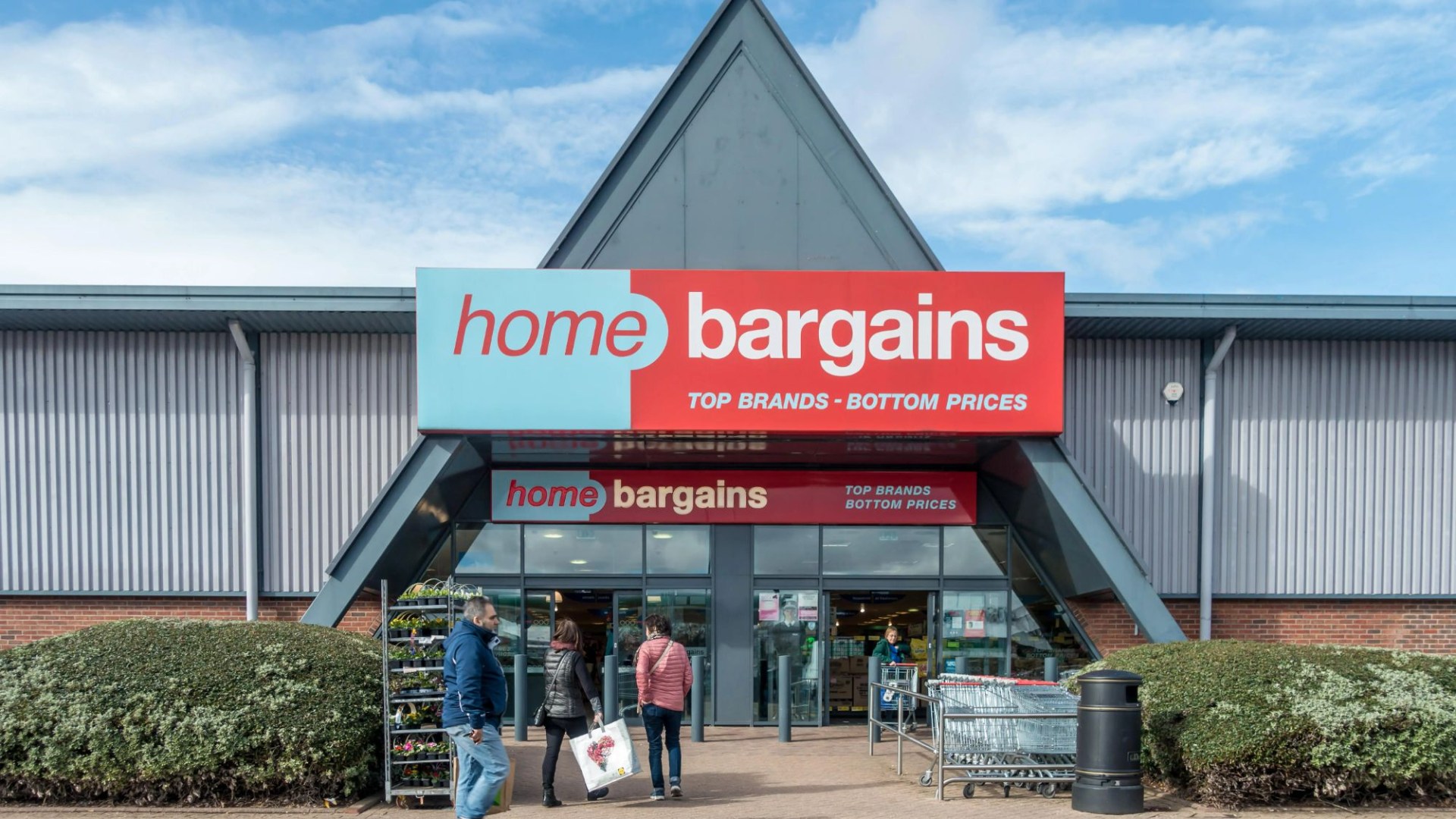 Home Bargains fans rush to buy ‘gorgeous’ sell out garden accessory after it goes back in stock [Video]