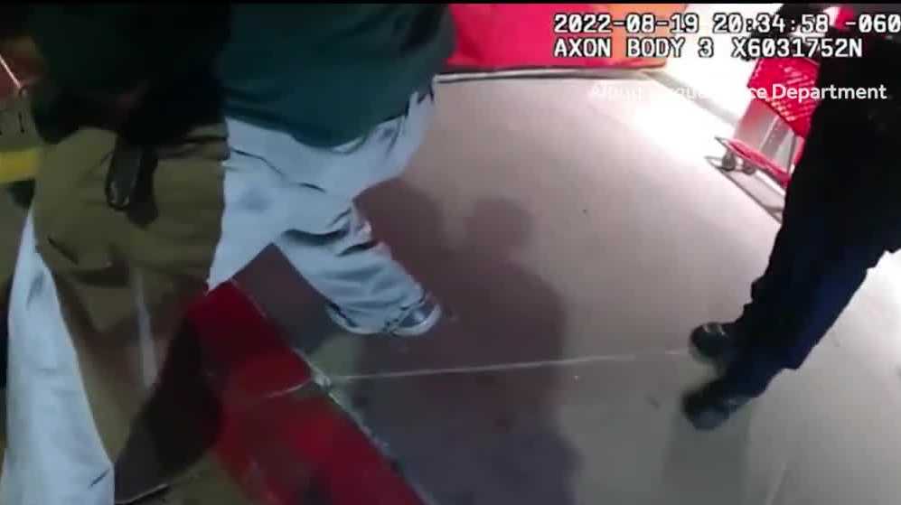 Trial begins for former Albuquerque police officer accused of excessive force [Video]