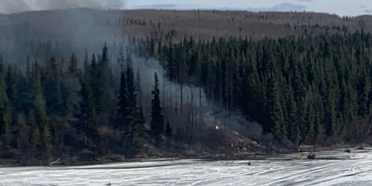 No survivors found after plane crashes in Fairbanks area, officials say [Video]