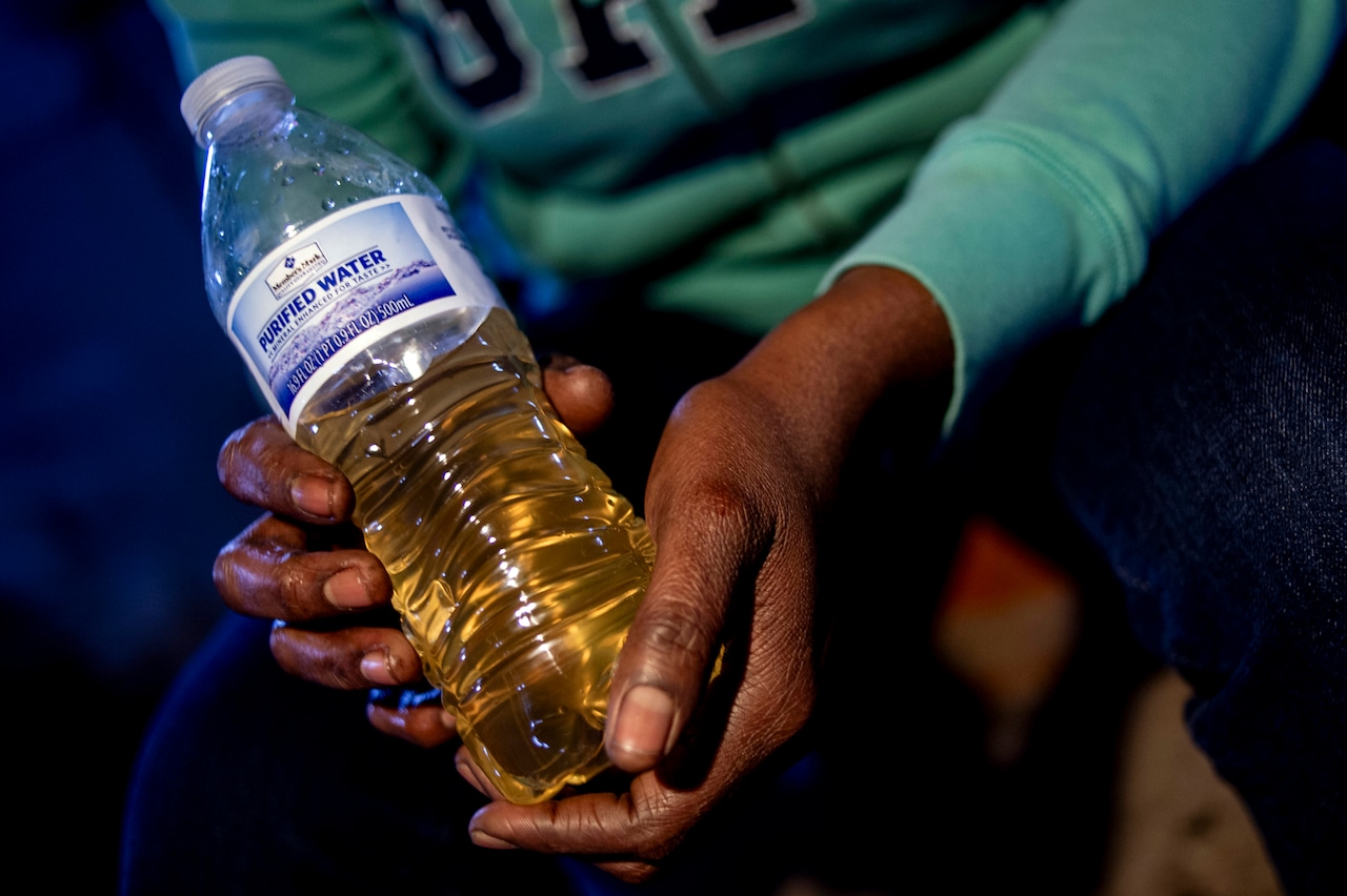 40 never before seen photos impactful photos from the Flint water crisis [Video]