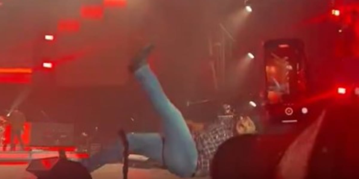 Luke Bryan slips and falls during concert, but laughs it off [Video]