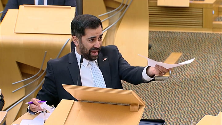 Humza Yousaf clashes with Douglas Ross over collapse Greens coalition | News [Video]