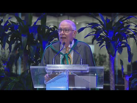 Retired WGN Chief Meteorologist Tom Skilling presented with a Climate Action Hero Lifetime Achieveme [Video]