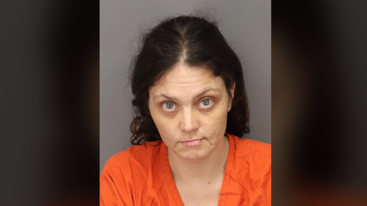 Florida woman stabs man in wild Wawa rampage, before threatening employees and smashing computers: police [Video]