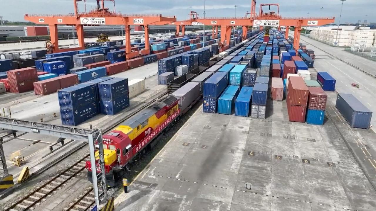 1st China-Laos-Thailand-Malaysia express freight train leaves Chengdu [Video]