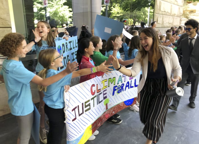 Appeals court rejects climate change lawsuit by young Oregon activists against US government [Video]