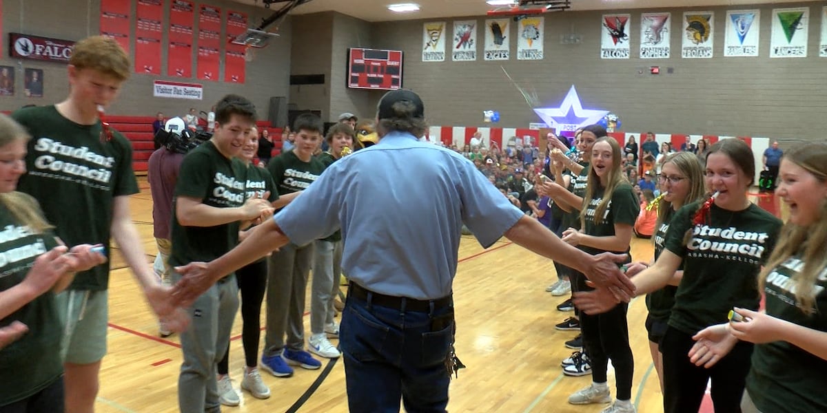 High school students celebrate custodian who received national best of the year award [Video]