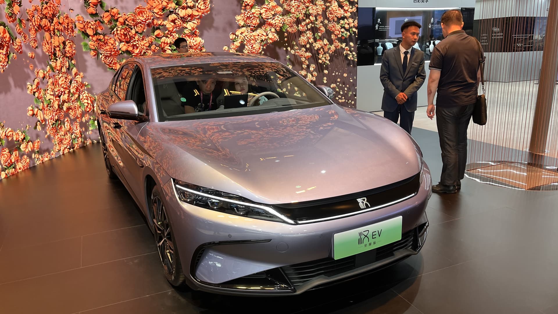 China’s automakers must adapt quickly or lose out on the EV boom [Video]
