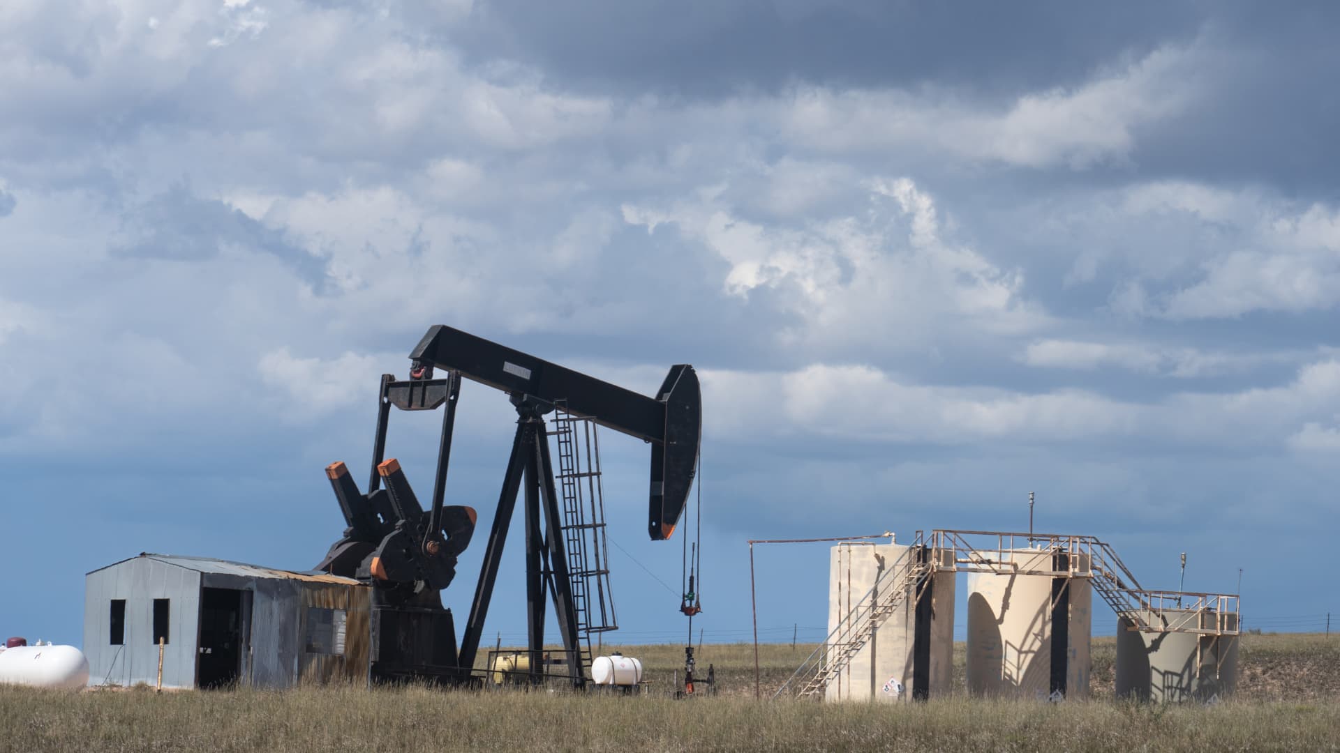 Oil prices set for steepest weekly drop in 3 months [Video]