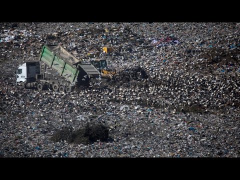 Australian scientists develop world-first technique to generate jet fuel from landfills [Video]