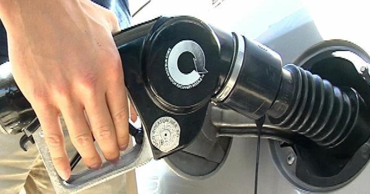 Average San Diego County gas price continues downward trend [Video]
